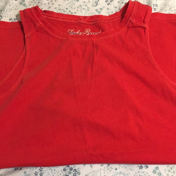 Red t-shirt - Picture 2 of 3